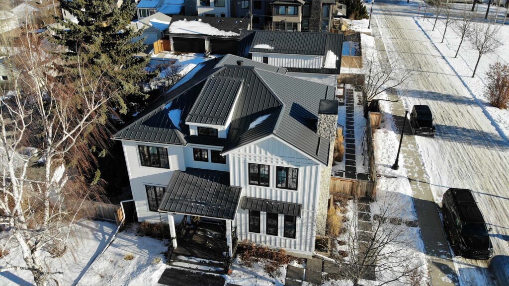 A house with standing seam metal roofing in the colour Regent Grey during the winter season